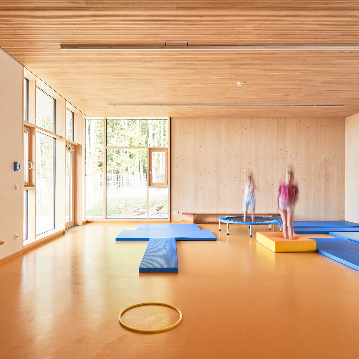 Licht im Kindergarten BRK Kindergarten LED Leuchten Luxsystem von Hadler